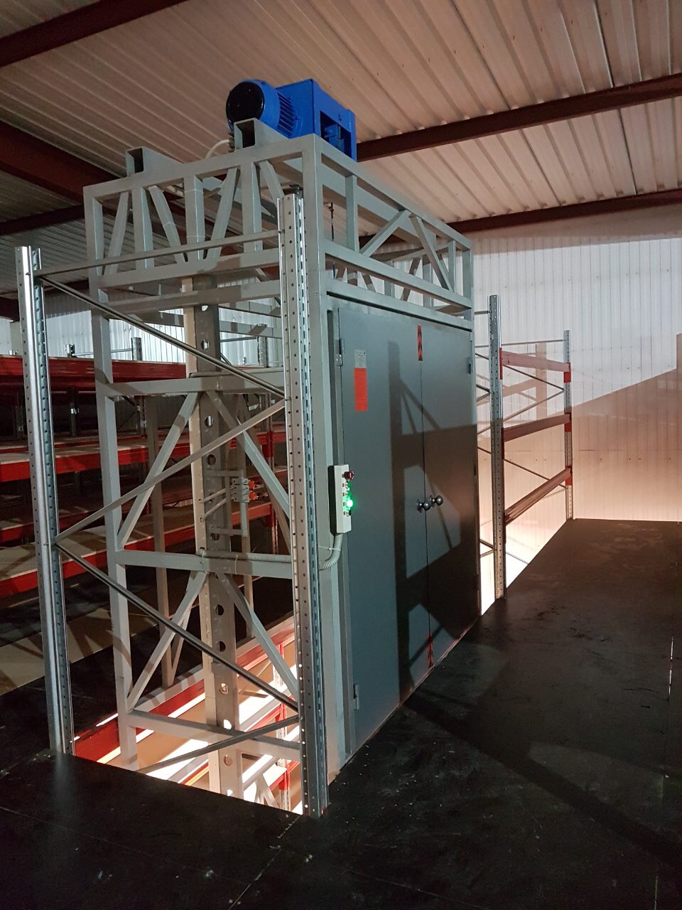 Подъемник в металлокаркасной шахте, 1500 кг, Ростов-на-Дону