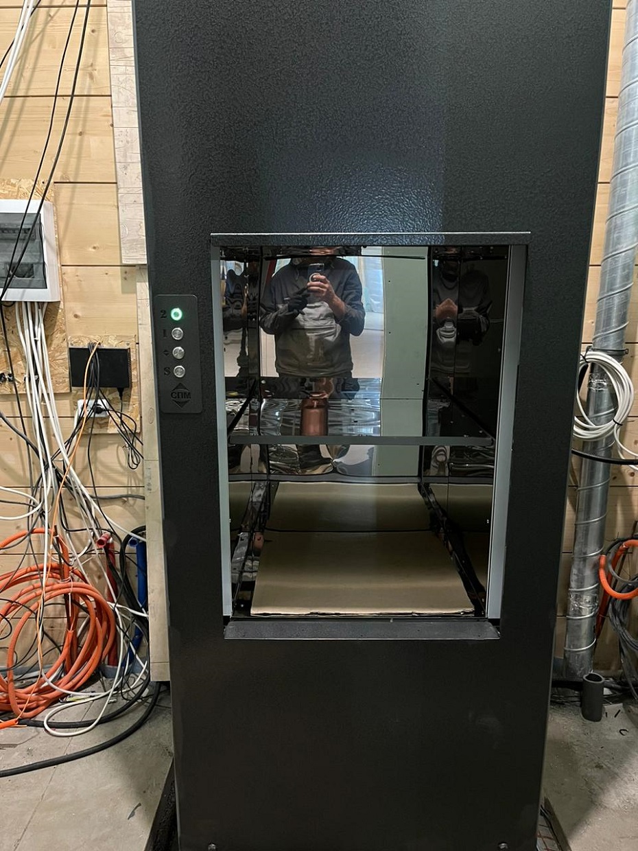 Малогрузовой (сервисный) грузовой подъемник в металлокаркасной шахте, 250 кг в Санкт-Петербурге