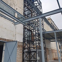 Подъемник в металлокаркасной шахте на 3 остановки, 3000 кг в Сорочинске